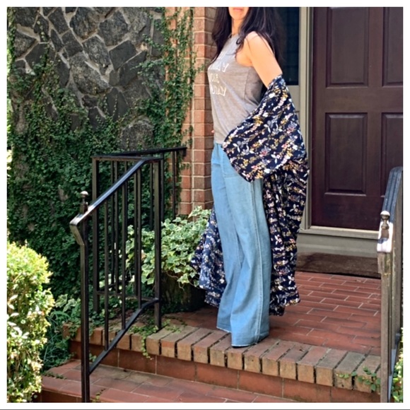 ✨LAST ONE ✨LESS MONDAY MORE SUNDAY Graphic Tank - Picture 5 of 6